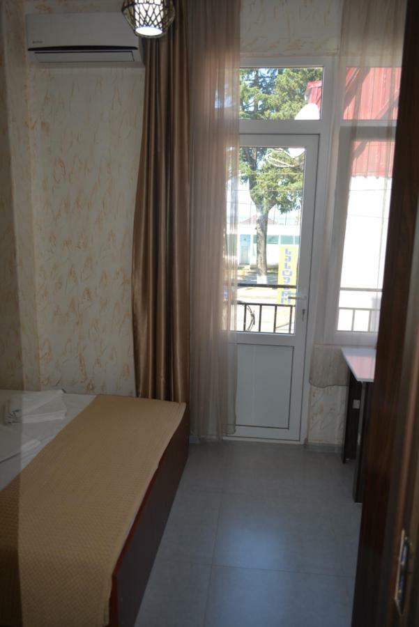 Hotel Niks Makhinjauri Εξωτερικό φωτογραφία